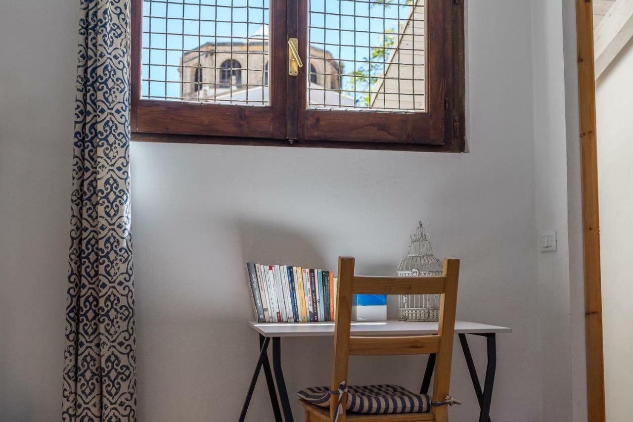 Acomodação com café da manhã  Bed And Book Giusino 2*